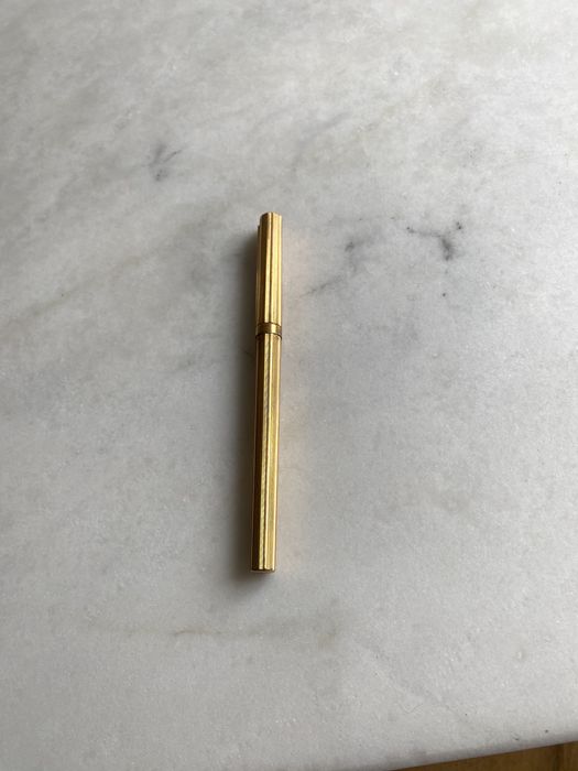 Caneta de tinta permanente em ouro 18ct da marca S.T Dupont