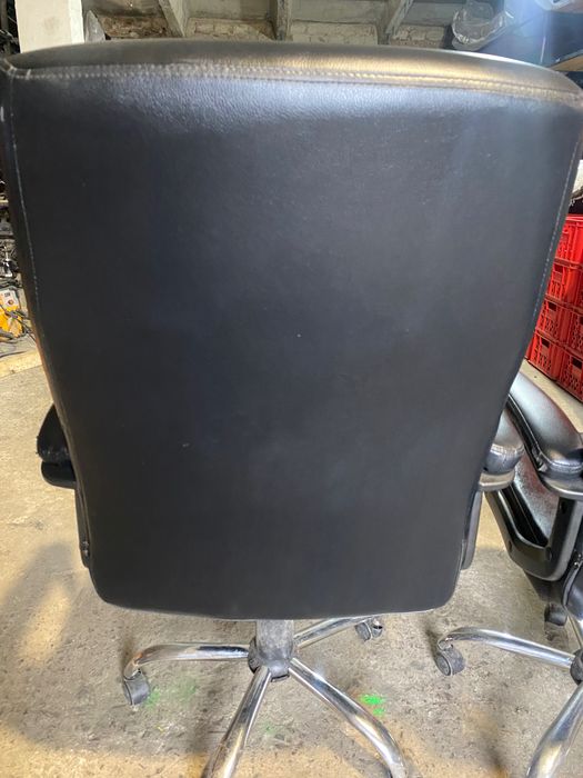 Продам офісні крісла