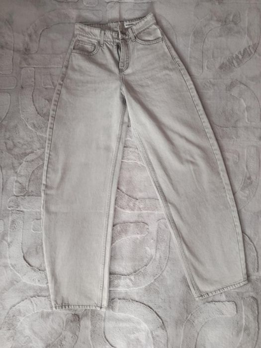 Jeansy o kroju balloon