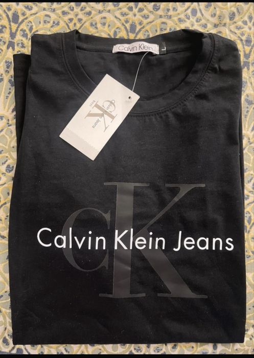 T shirt CK tamanho L