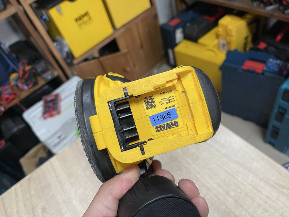 Dewalt DCW 210 / акумуляторна ексцентрикова машинка Девольт