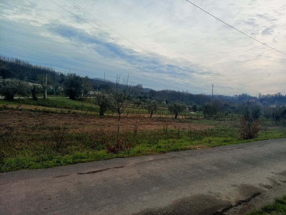 Terreno urbano com projeto em aprovação para uma moradia T3