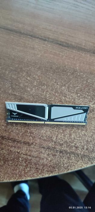 Team T-Force Vulcan DDR4 (TLGD48G3000HC16CDC01)