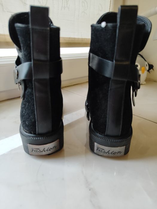 Кожані чоботи 35 розмір