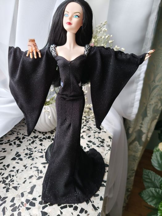 Lalka Morticia i Rączka