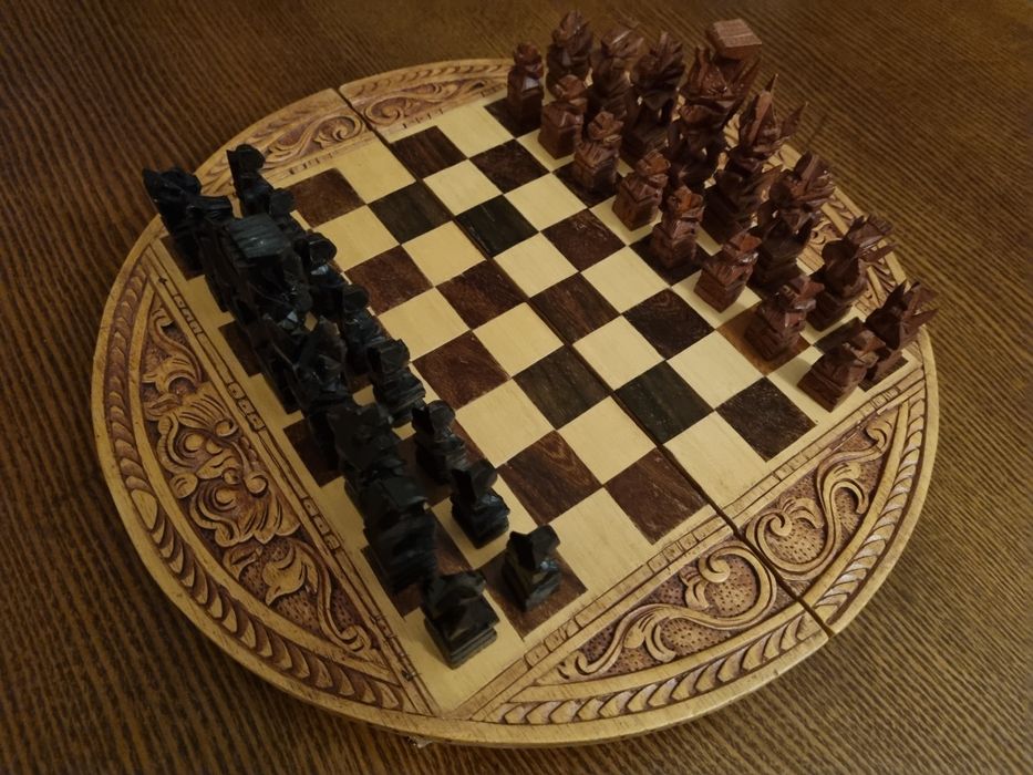 Drewniane szachy z Indonezji