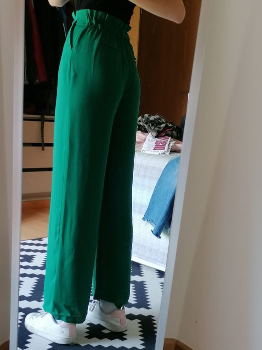 Calças de fato verdes