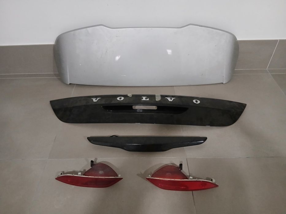 Material traseira Volvo V40 2015