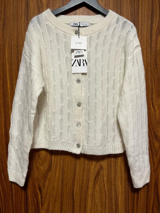 Nowy wełniany sweter Zara