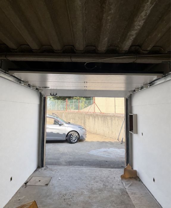 Garagem box para arrendamento - 13,5m2 - Acesso Reservado