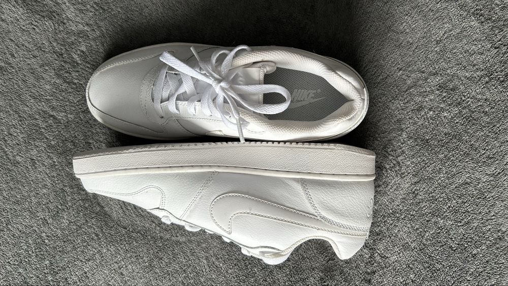 Кросівки Nike унісекс білі шкіряні розмір 40.5 (26 см)