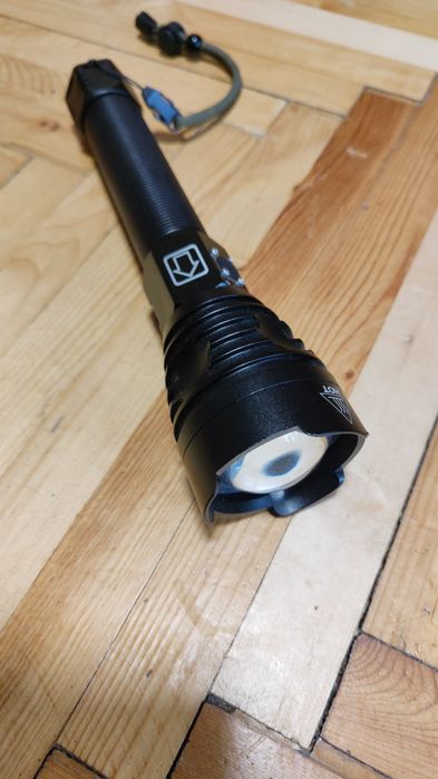 Надяскравий ліхтар XHP 90.3