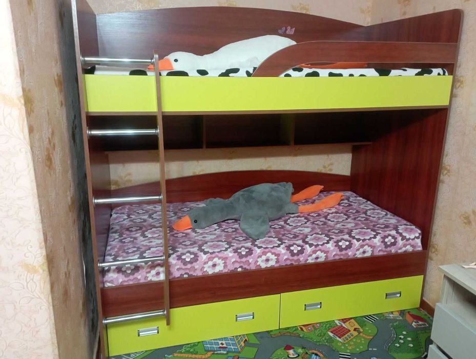 Дитяче двоярусне ліжко