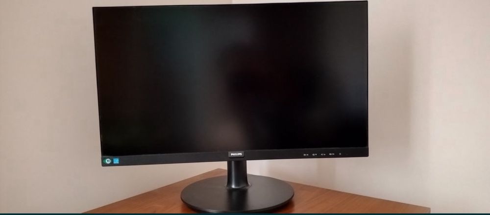 Системний блок з монітором