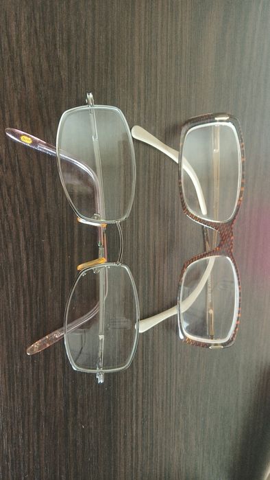 Стильні жіночі окуляри