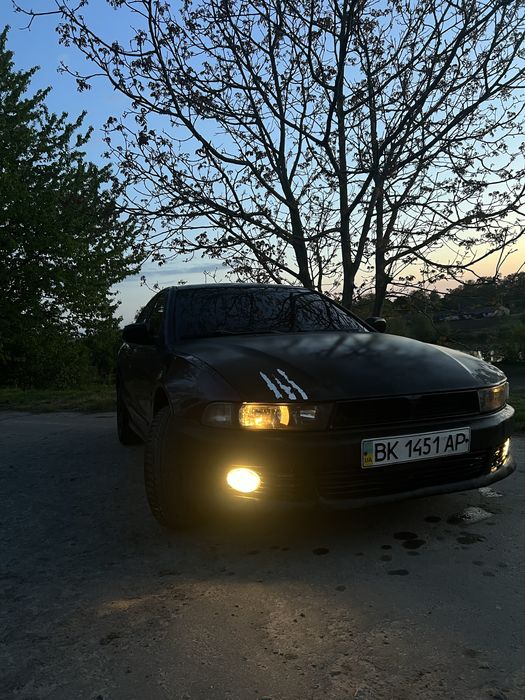 Mitsubishi Galant 8