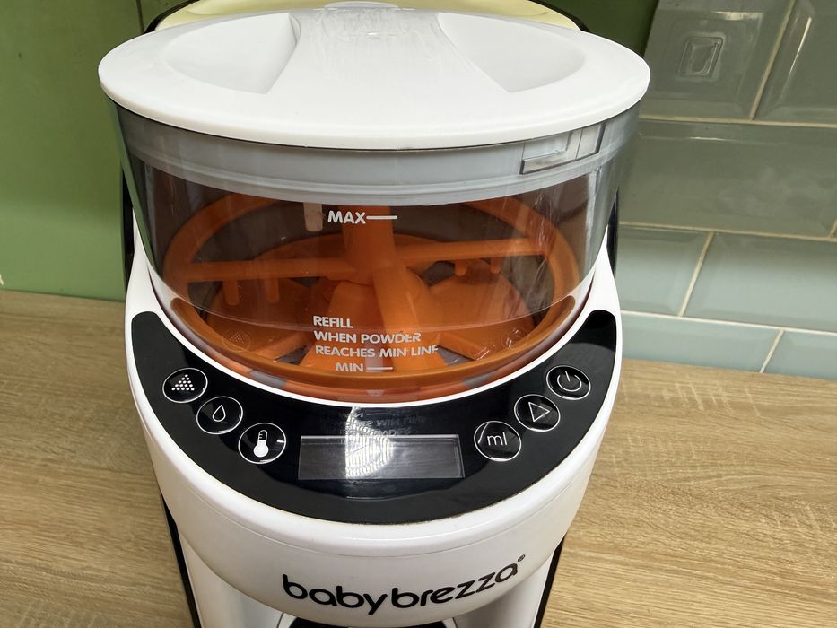 Baby Brezza Formula Pro Advanced – автоматичний приготувач дитячої суміші