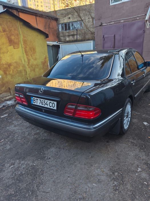 Продам Мерседес 210 D