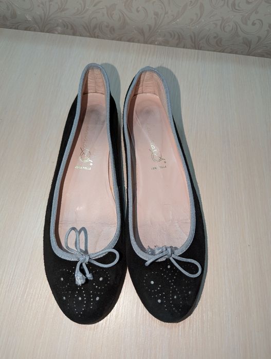 Замшеві туфлі Іспанія 40 р по уст 26 см ширина 8 см в хорошому стані