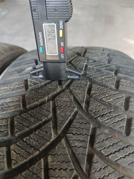 225/45R19 zima toyo tires