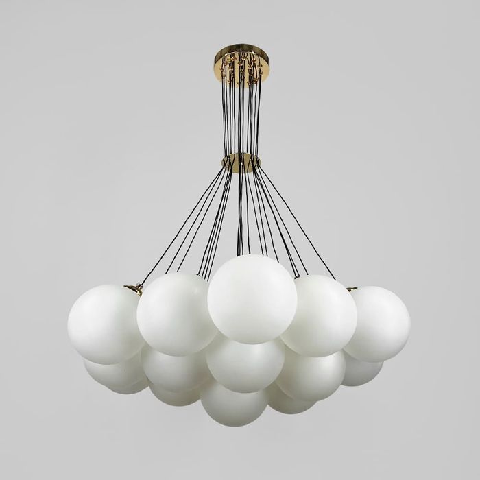 Підвісна люстра на плафонах стильна люстра