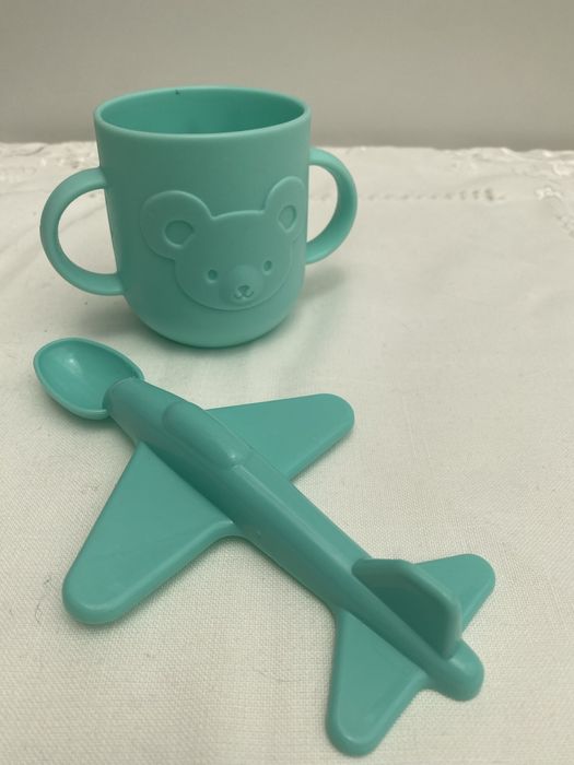 Conjunto copo de silicone com duas pegas colher avião