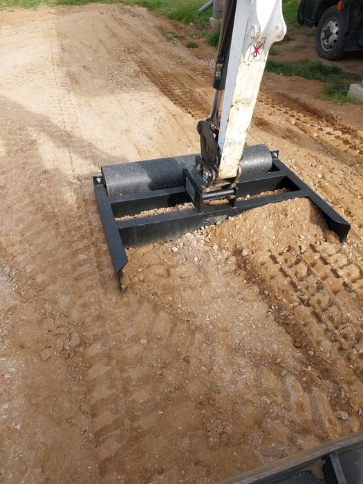 Usługi minikoparką 2T i koparką kołową 16T