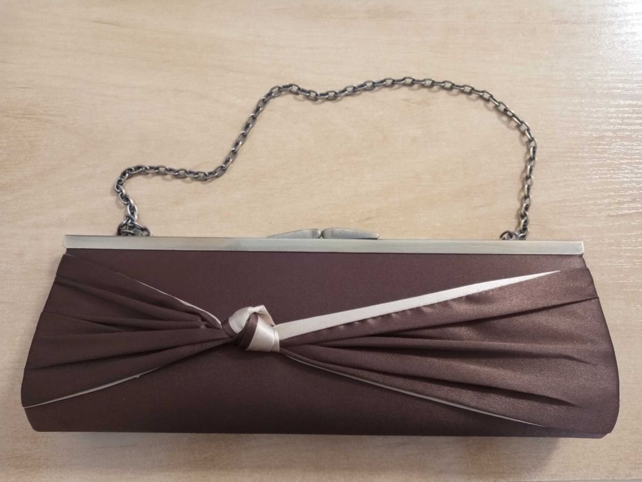 Satynowa torebka kopertówka