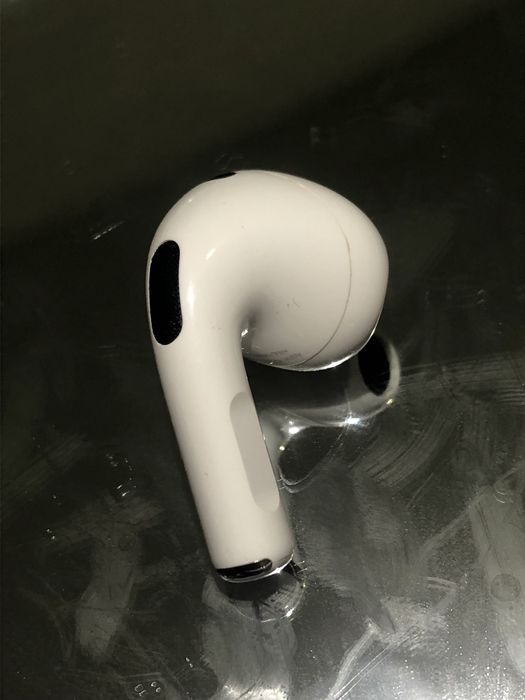Продам один навушник airpods 3 правий