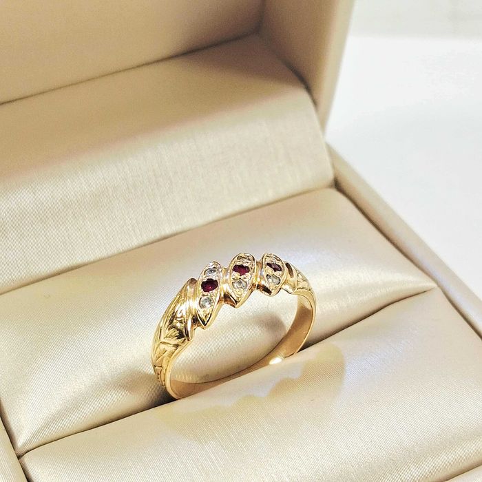 Złoty Pierścionek z Cyrkoniami i Synt. Rubinami 585 2,52G R: 15