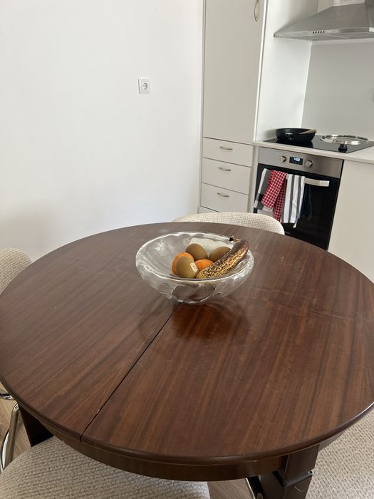 Vendo mesa de jantar em madeira extensivel