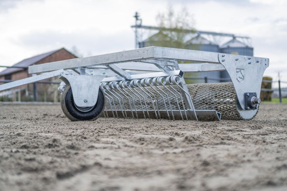 Równiarka do podłoża jeździeckiego dla koni brona do maneży równarka