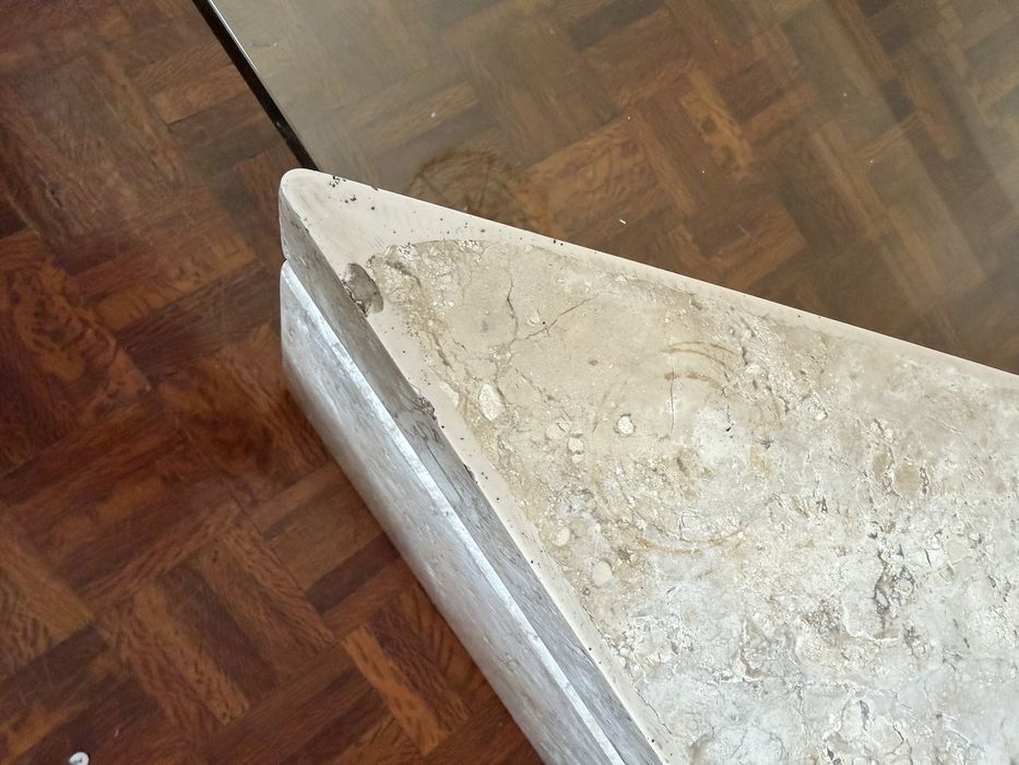Mesa de centro de pedra e vidro
