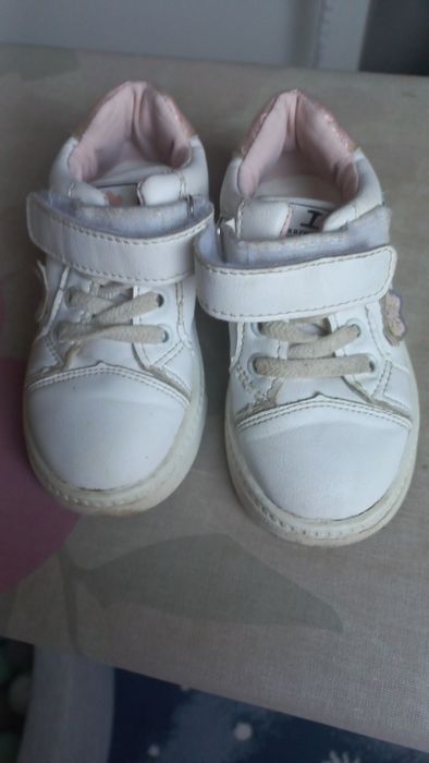 Adidasy dla dziewczynki rozmiar 23