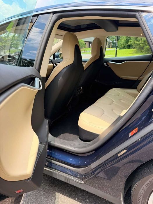 Tesla Model S      2015
