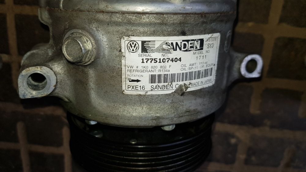Компрессор кондиционера vw Touran Caddy B6 B7 CC Seat Skoda T5 T6
