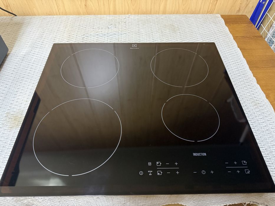 Варильна поверхня електрична (індукція) Electrolux EHH56340FK