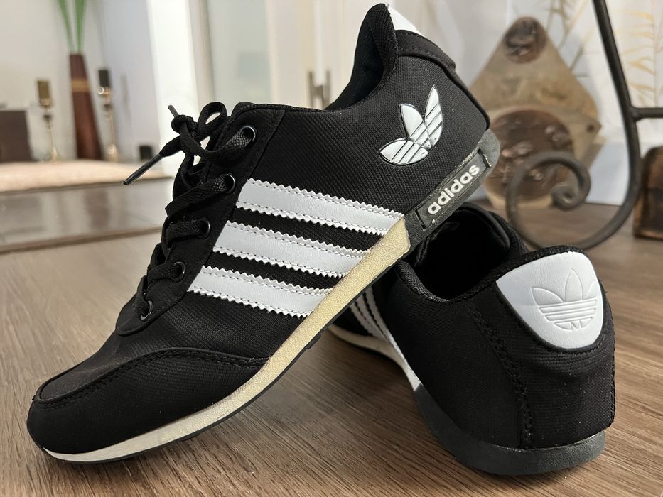 Ténis Adidas Unisex.