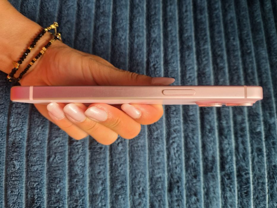 iPhone15 różowy jak nowy