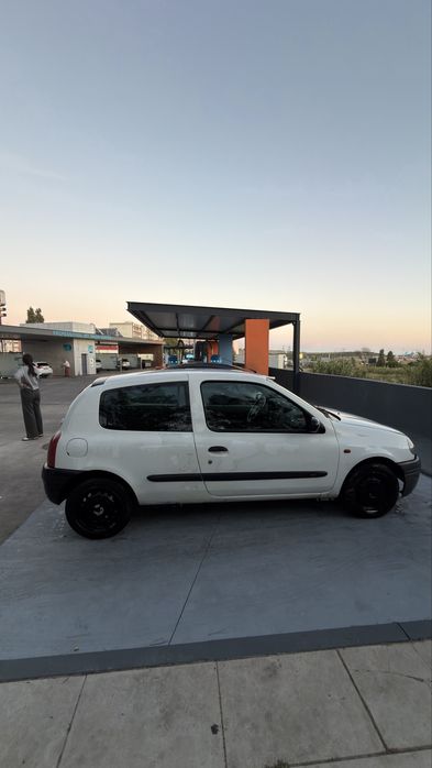 Renault Clio 1.9D comercial