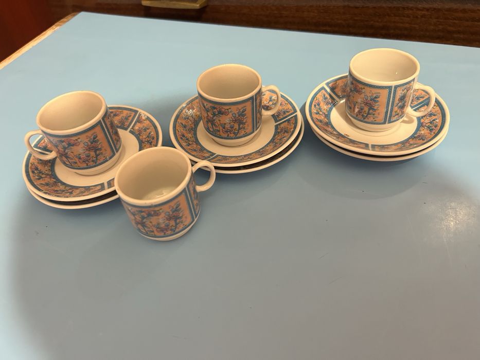 Кофейный сервиз и сахарница