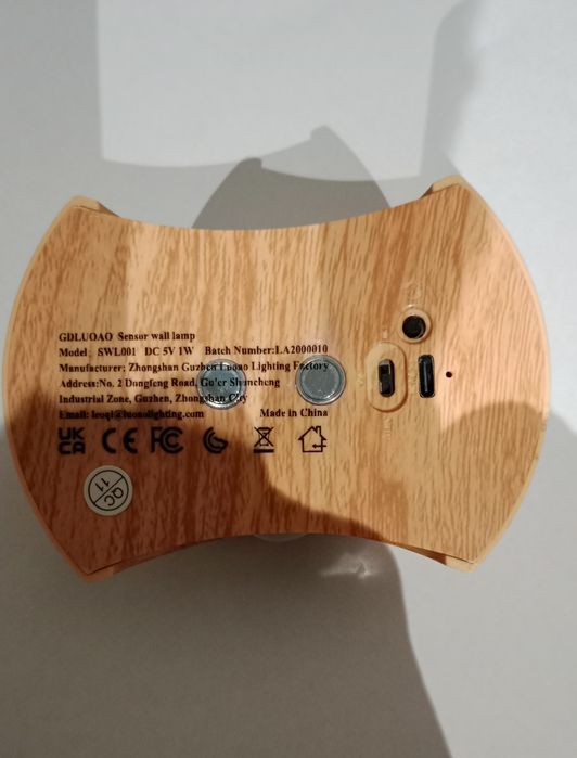 Nowoczesna lampka z czujnikiem ruchu