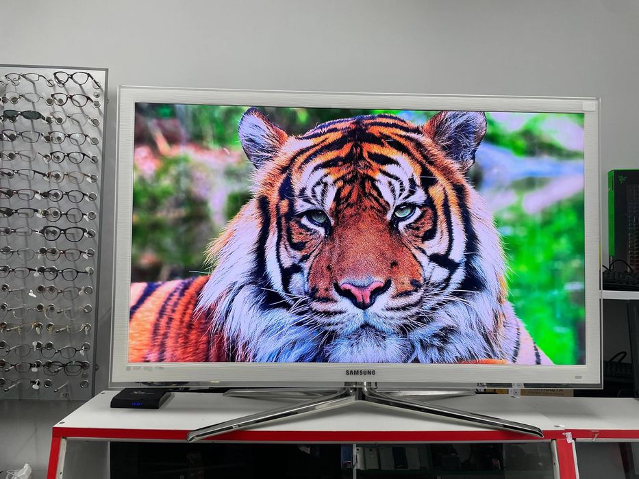 Телевізор Samsung UE46C6715 Без смарту