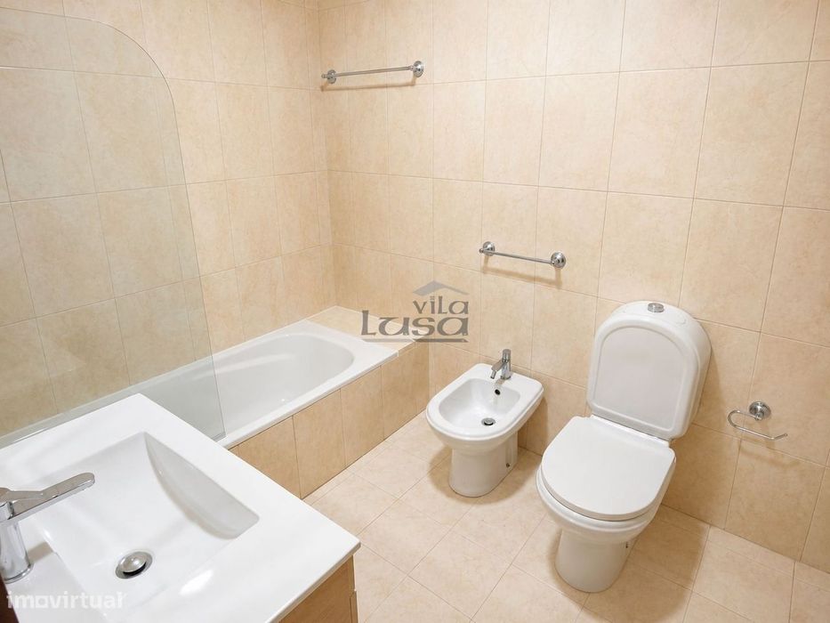 T2 Rua da Bélgica totalmente renovado, com 2 frentes, lugar de garagem