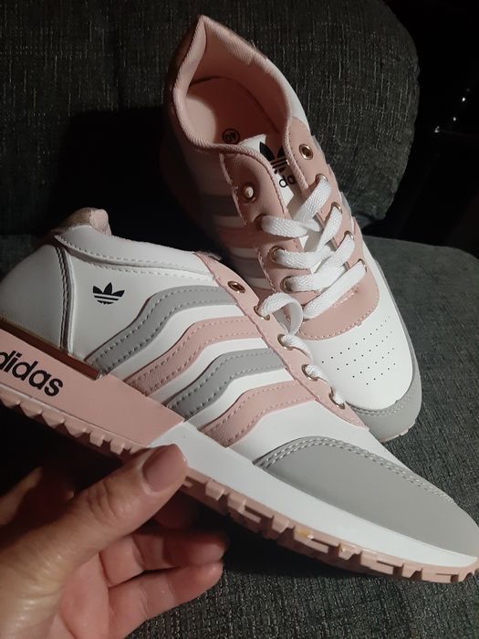 Sapatilhas novas adidas