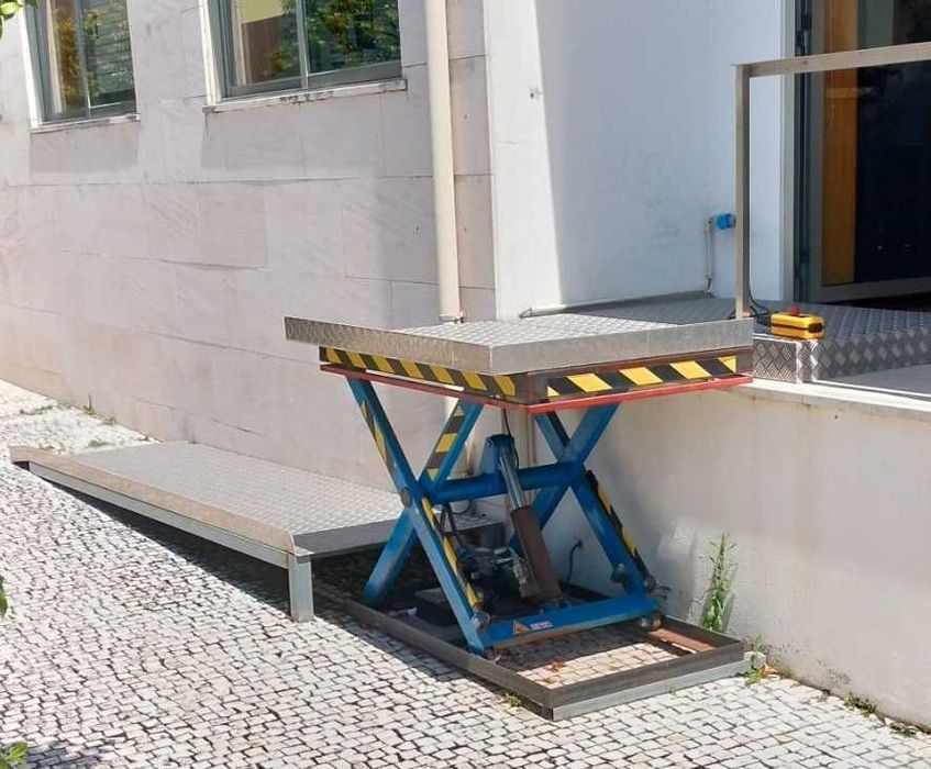 Plataforma elevatória / Mesa elevatória