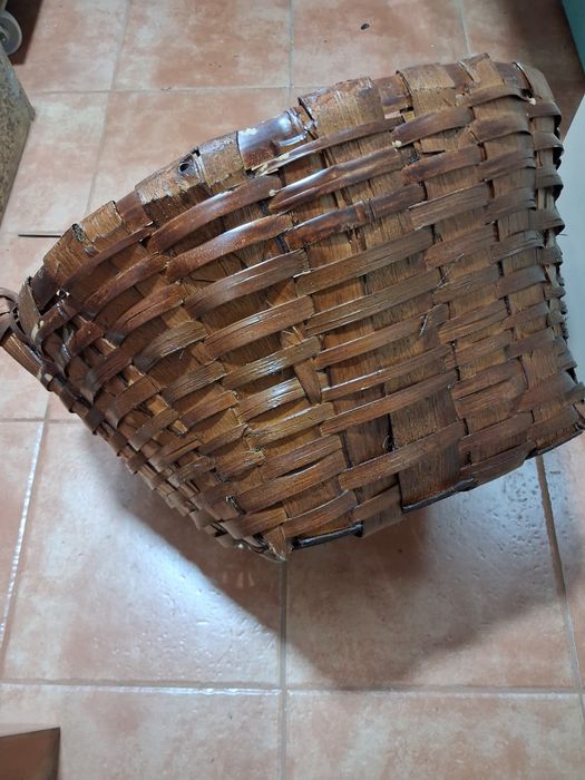 Cesto em madeira de castanho com 50 de largura