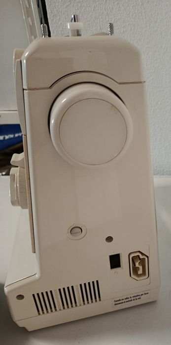 Máquina de costura portátil Riccar