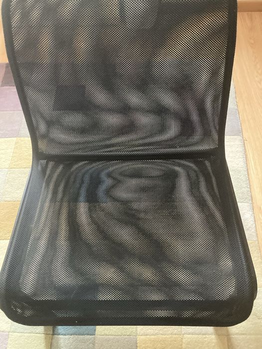 Vendo cadeia em rede cor preto
