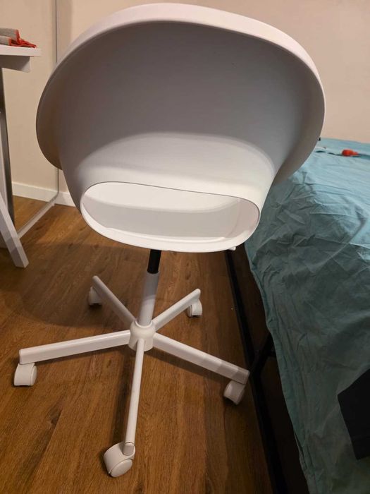 Secretária IKEA TROTTEN + Cadeira Branca